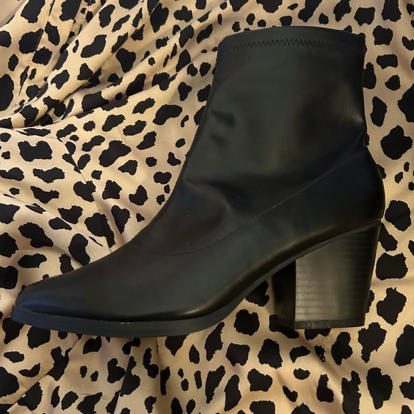 FOREVER 21 FAUX LEATHER BOOTIES NEVER WORN - Picture 4 of 4